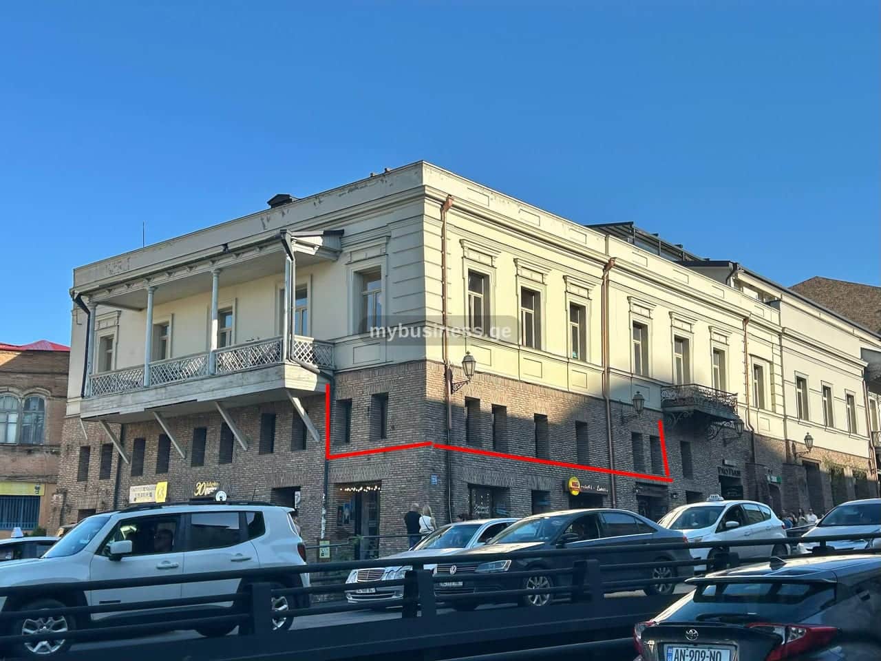 იყიდება სასტუმრო თბილისში (1/10)